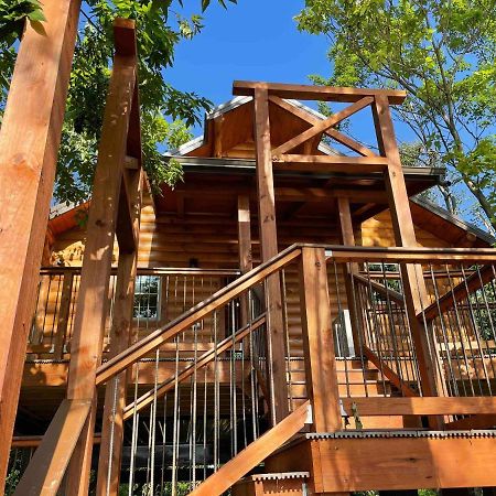 Cricket Hill Treehouse By Amish Country Lodging Миллерсберг Экстерьер фото
